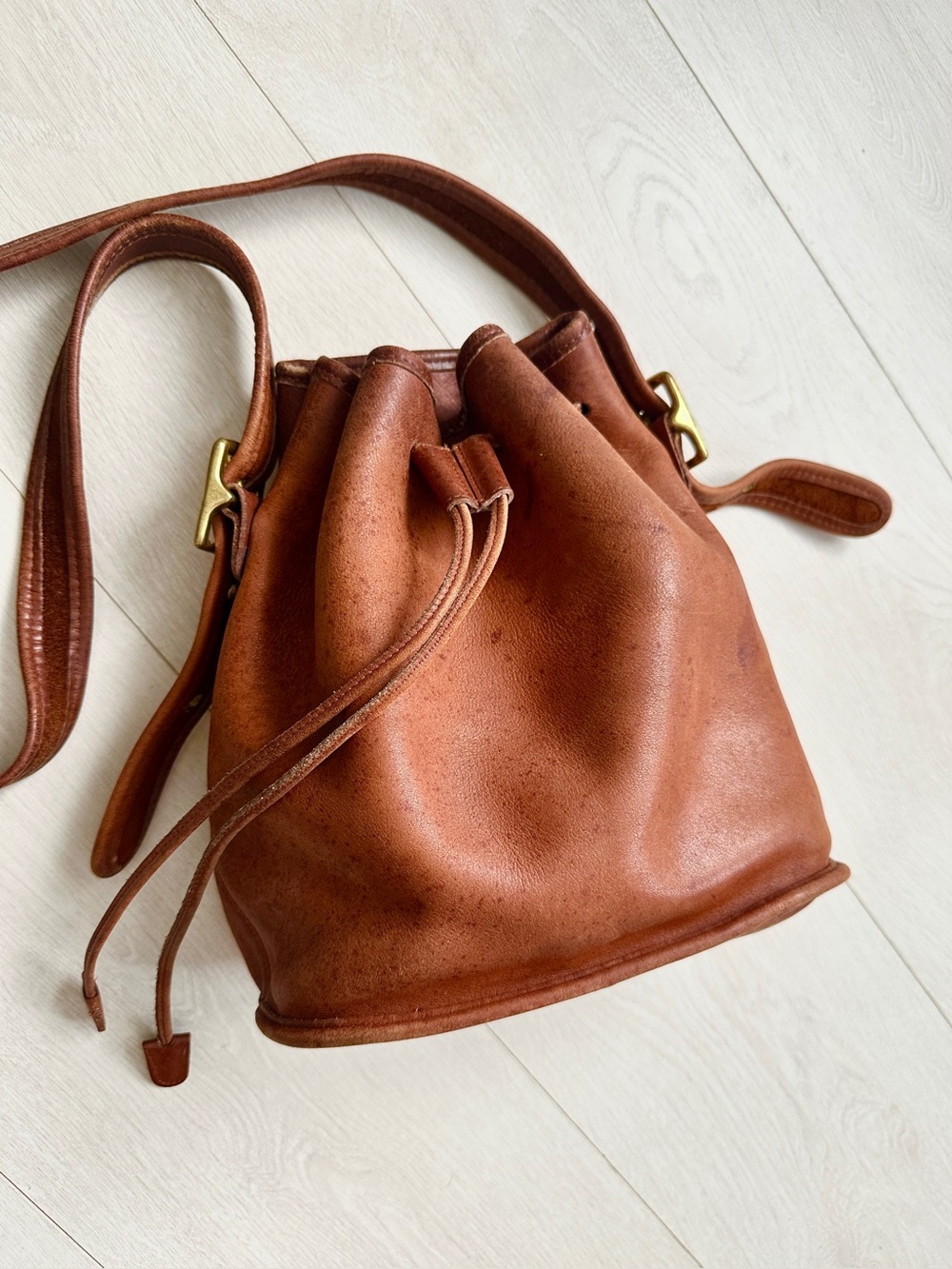 Vtg Coach 9952 Lula's Legacy Drawstring Bucket Leather Bag in British Tan